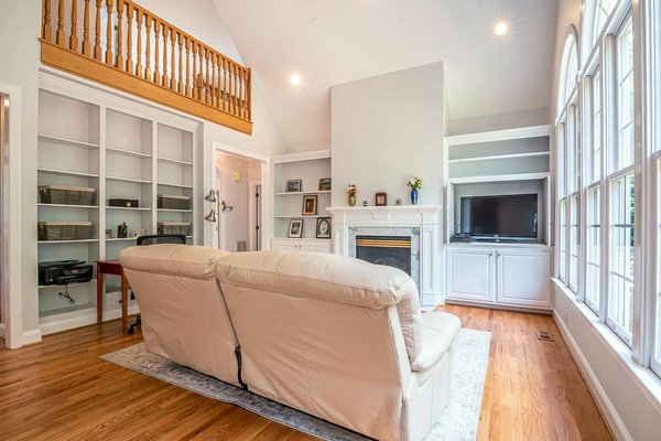 Maîtrisez l'art de peindre vos plafonds : astuces et techniques incontournables